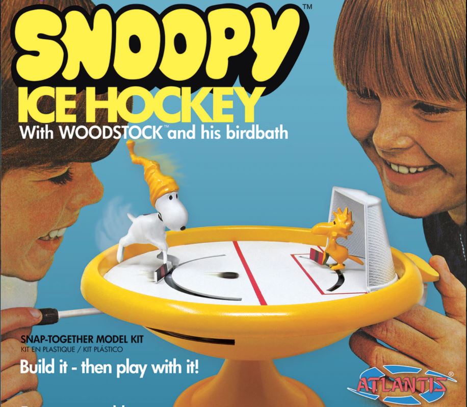 Atlantis Peanuts Snoopy Ice Hockey Game w/ Woodstock & Bird Bath