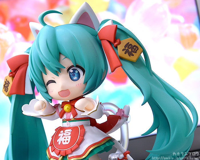 Good Smile Company Character Vocal Series 01: Hatsune Miku Maneki Miku Ver. Nendoroid Doll