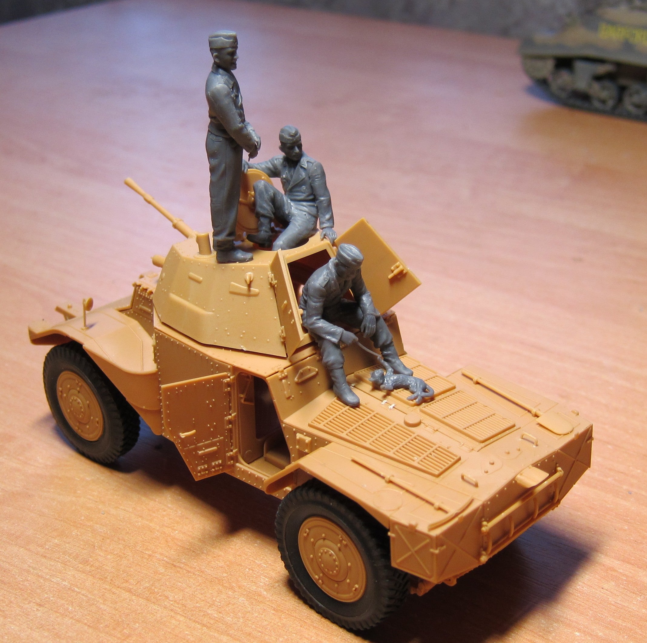 ICM 1/35 German Armoured Vehicle Crew (1941-1942) (4 figures and cat)