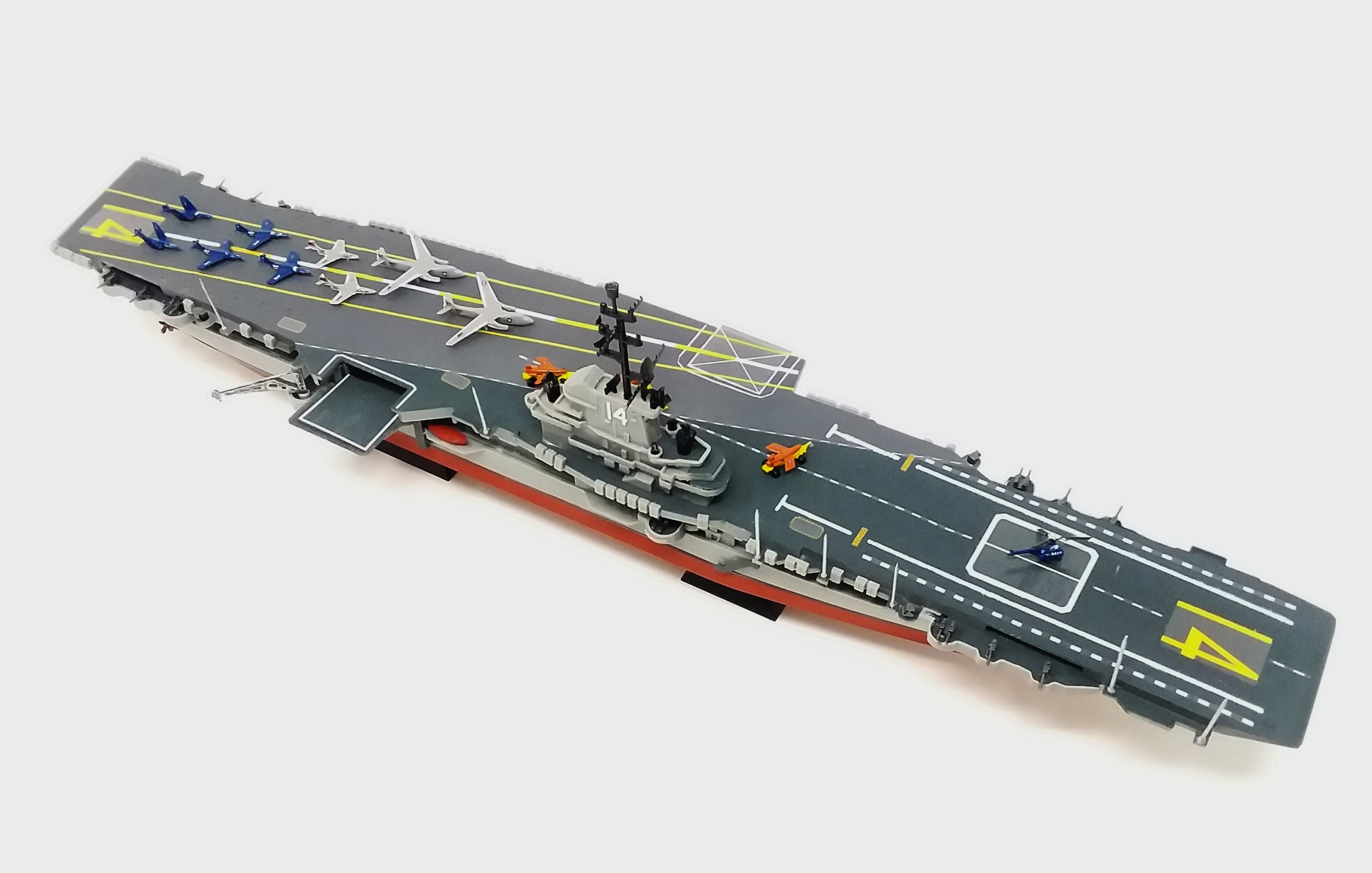 Atlantis 1/500 USS Ticonderoga Aircraft Carrier