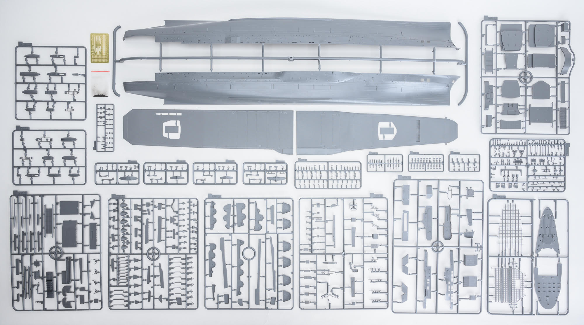 Very Fire 1/350 IJN Aircraft Carrier Taiho Deluxe Kit